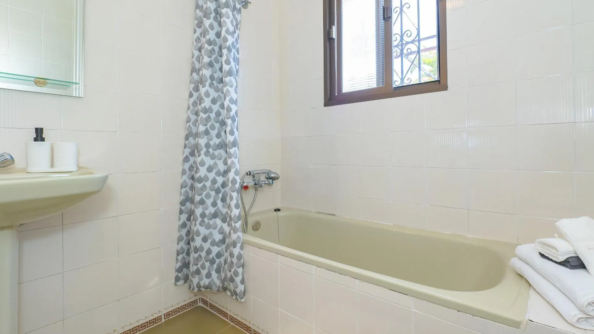 Holiday home Cubo'S Pink Townhouse Los Manantiales Alhaurin de la Torre